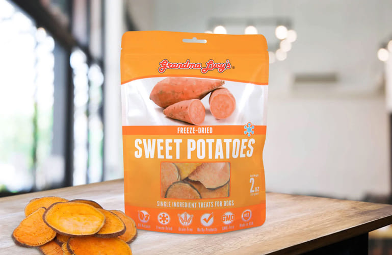 Single ingredient freeze-dried sweet potatoes treats for dogs and cats