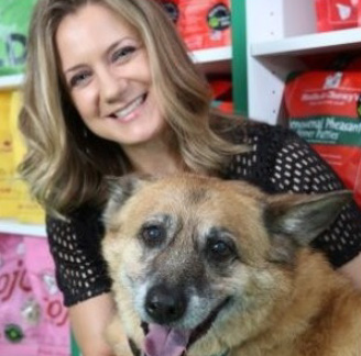 Lisa senafe fouder of bentey's pet stuff, chief nutrition officer, earthwise pet